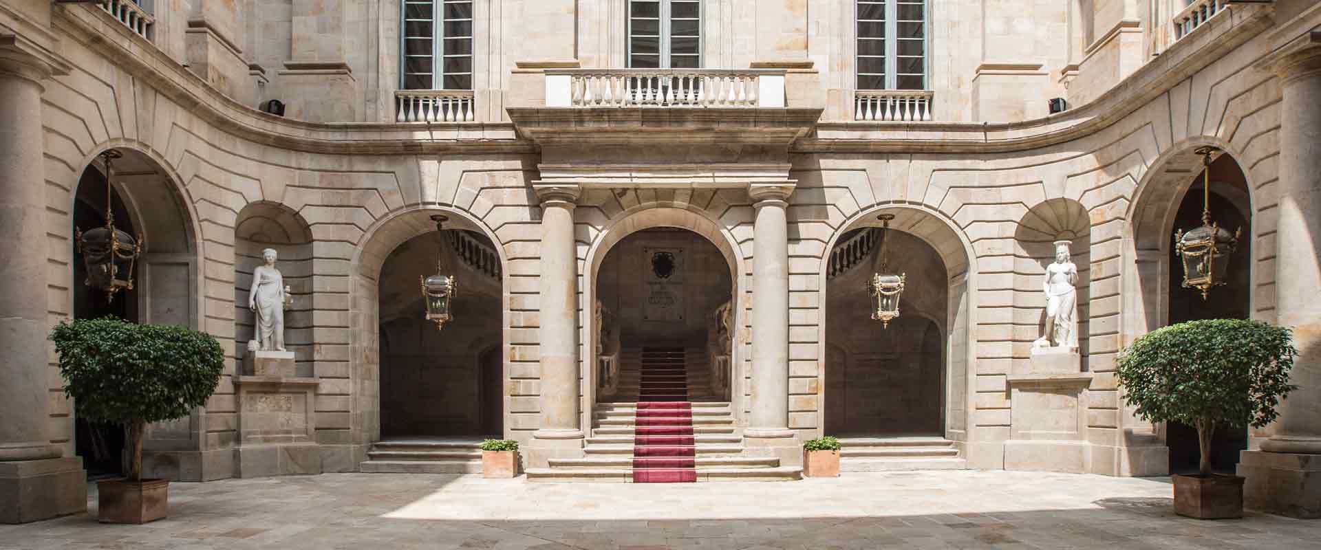 Patio y Escalera de honor